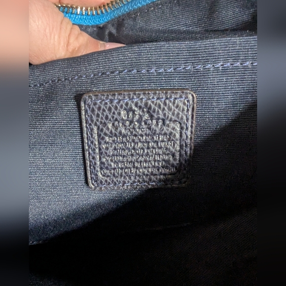 💙 Coach Pebbled Leather Crossbody Clutch – Blue with Saddle Trim - Picture 10 of 11